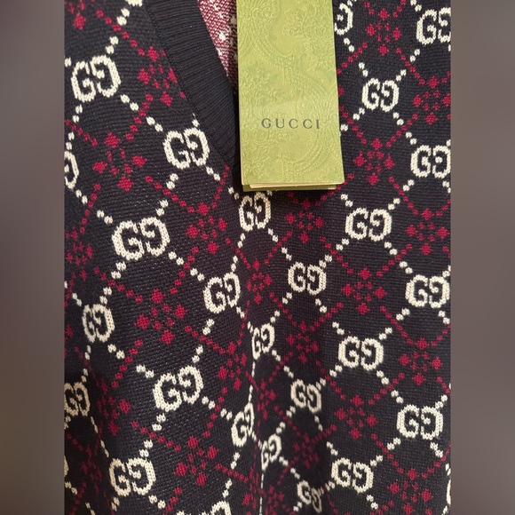 Gucci GG Monogram Wool V-Neck - Picture 6 of 13